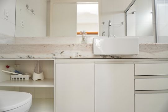 Suíte - banheiro de apartamento à venda com 4 quartos, 123m² em Buritis, Belo Horizonte