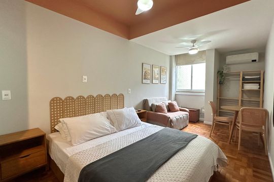 Apartamento para alugar com 0 quarto, 22m² em Leme, Rio de Janeiro