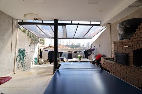 Quintal fundos de casa à venda com 5 quartos, 250m² em Jardim Umuarama, São Paulo