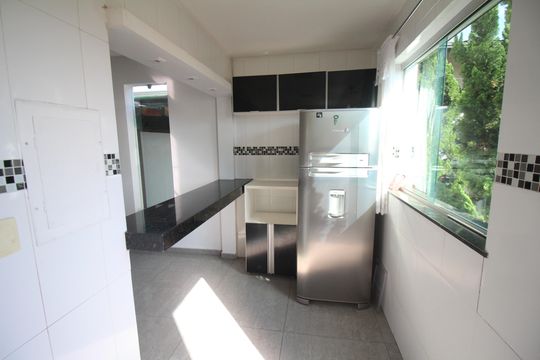 Cozinha de casa para alugar com 3 quartos, 281m² em Camargos, Belo Horizonte