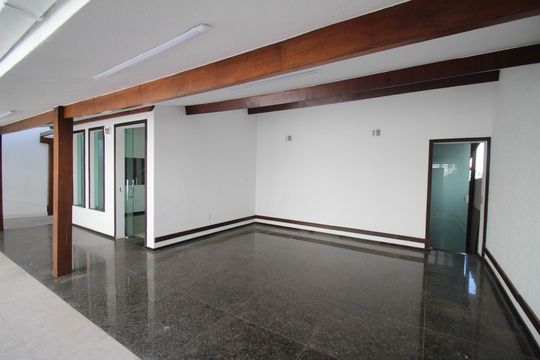 Quintal de casa para alugar com 3 quartos, 281m² em Camargos, Belo Horizonte