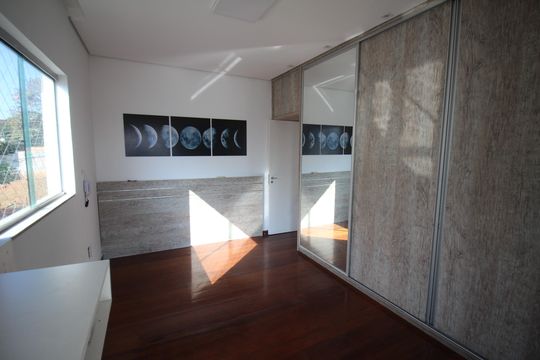 Quarto 1 de casa para alugar com 3 quartos, 281m² em Camargos, Belo Horizonte