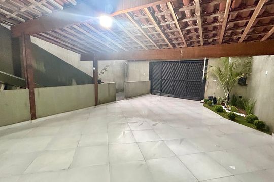 Garagem de casa à venda com 2 quartos, 208m² em Vila Milton, Guarulhos