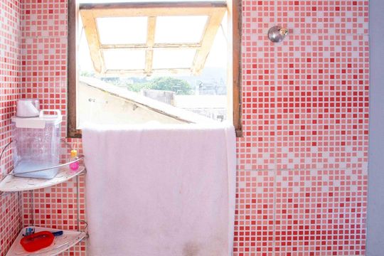 Banheiro da Suíte de casa para alugar com 2 quartos, 120m² em Eldorado, Diadema