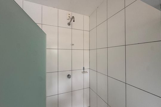 Banheiro de casa de condomínio para alugar com 2 quartos, 1000m² em Vargem Grande, Rio de Janeiro