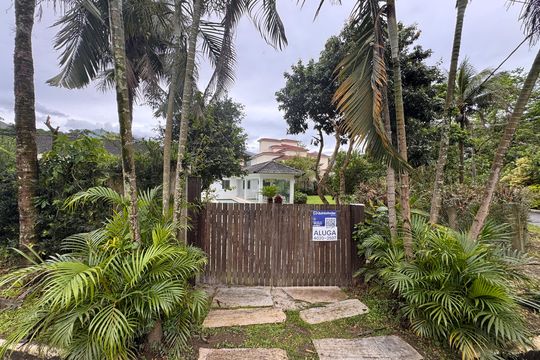 Fachada de casa de condomínio para alugar com 2 quartos, 1000m² em Vargem Grande, Rio de Janeiro