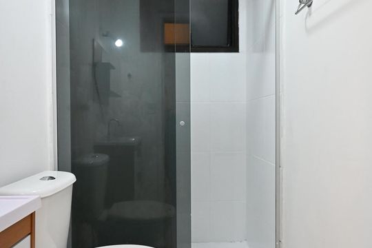 Banheiro de apartamento para alugar com 2 quartos, 75m² em Jardim Henriqueta, Taboão da Serra