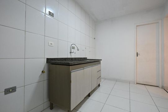 Cozinha de apartamento para alugar com 2 quartos, 75m² em Jardim Henriqueta, Taboão da Serra