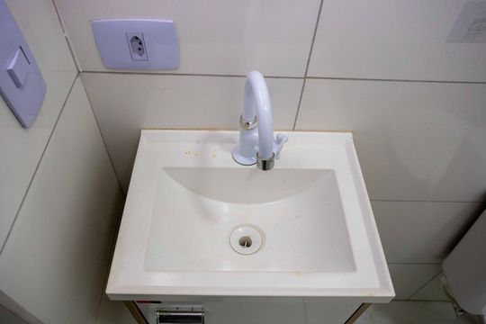 Banheiro de kitnet/studio para alugar com 1 quarto, 25m² em Taboão, Diadema