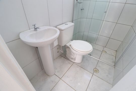 Banheiro Social de apartamento para alugar com 2 quartos, 49m² em Gávea, Uberlândia
