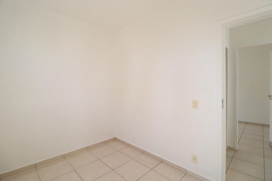 Quarto 2 de apartamento para alugar com 2 quartos, 49m² em Gávea, Uberlândia