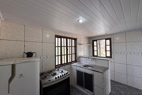 Sala / Cozinha / Área de Serviço de apartamento para alugar com 1 quarto, 65m² em Barra de Guaratiba, Rio de Janeiro