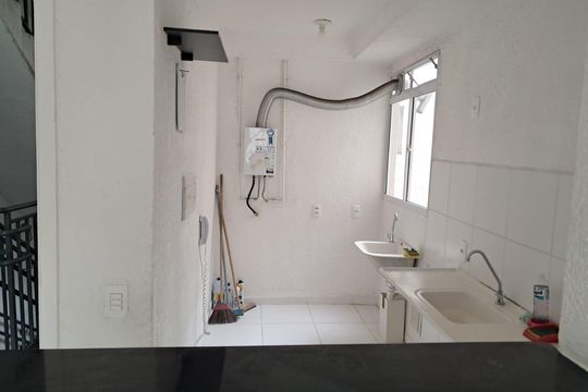 Cozinha de apartamento para alugar com 2 quartos, 45m² em Cavalcanti, Rio de Janeiro