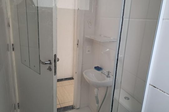 Banheiro de apartamento para alugar com 2 quartos, 45m² em Cavalcanti, Rio de Janeiro
