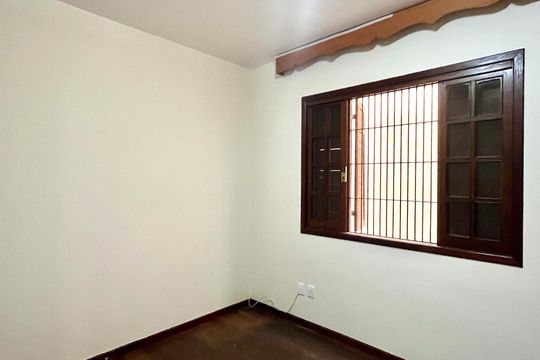Casa à venda com 3 quartos, 450m² em Fernão Dias, Belo Horizonte