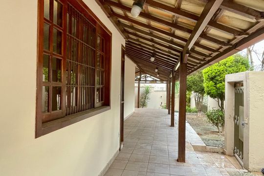 Casa à venda com 3 quartos, 450m² em Fernão Dias, Belo Horizonte