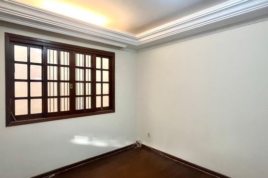 Casa à venda com 3 quartos, 450m² em Fernão Dias, Belo Horizonte