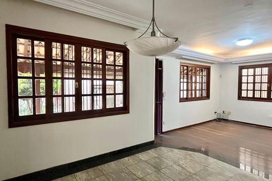 Casa à venda com 3 quartos, 450m² em Fernão Dias, Belo Horizonte