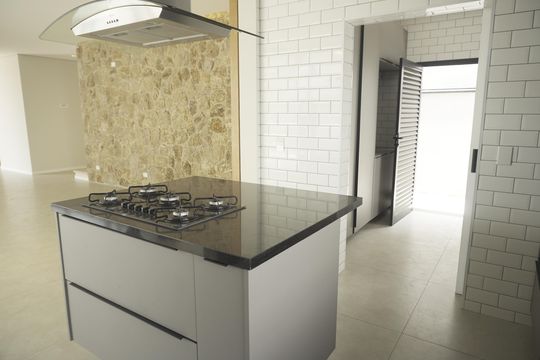 Cozinha de casa de condomínio à venda com 4 quartos, 364m² em Alphaville, Barueri