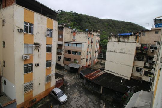 Vista da sala de apartamento para alugar com 2 quartos, 50m² em Olaria, Rio de Janeiro