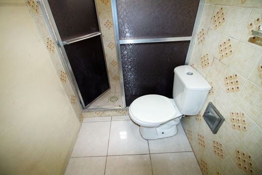Banheiro de apartamento para alugar com 2 quartos, 50m² em Olaria, Rio de Janeiro