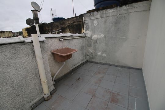 Área de serviço de apartamento para alugar com 2 quartos, 50m² em Olaria, Rio de Janeiro