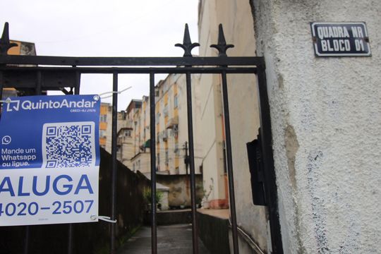 Placa de apartamento para alugar com 2 quartos, 50m² em Olaria, Rio de Janeiro