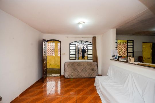Casa à venda com 6 quartos, 400m² em Vila Mangalot, São Paulo