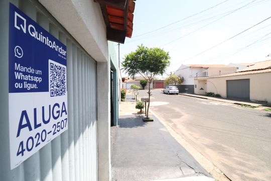 Plaquinha de casa para alugar com 2 quartos, 250m² em Jardim Europa, Uberlândia