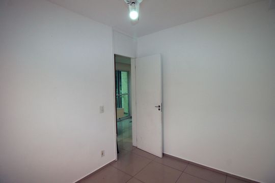 Quarto 2 de apartamento para alugar com 3 quartos, 50m² em Parada de Lucas, Rio de Janeiro