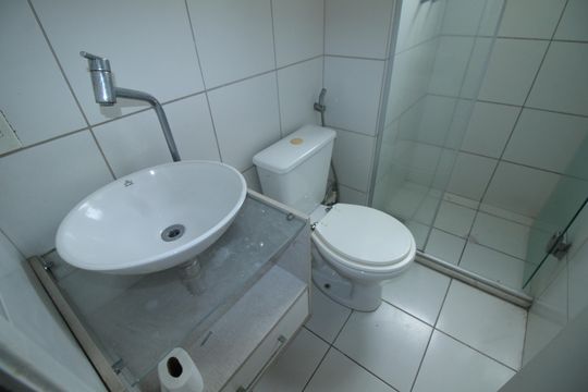 Banheiro de apartamento para alugar com 3 quartos, 50m² em Parada de Lucas, Rio de Janeiro