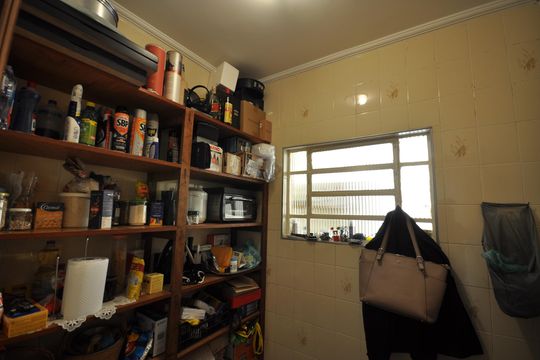 Dispensa de casa à venda com 3 quartos, 172m² em Vila Amélia, São Paulo
