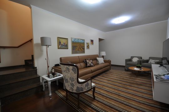 Casa à venda com 3 quartos, 172m² em Vila Amélia, São Paulo