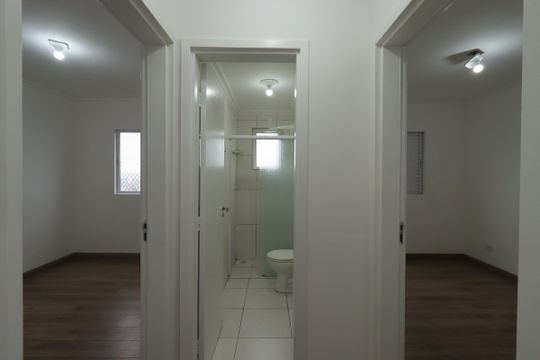 Corredor de apartamento para alugar com 2 quartos, 56m² em Vila Assis Brasil, Mauá