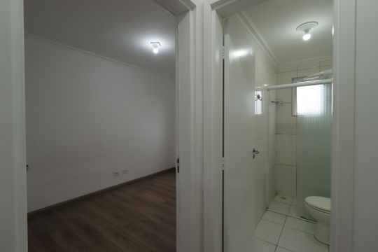 Corredor de apartamento para alugar com 2 quartos, 56m² em Vila Assis Brasil, Mauá