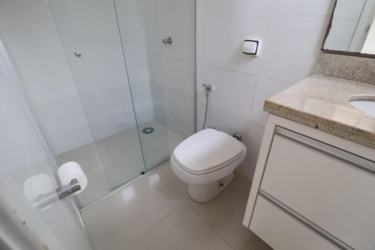 Banheiro do Quarto 1 de casa para alugar com 4 quartos, 320m² em Tabajaras, Uberlândia