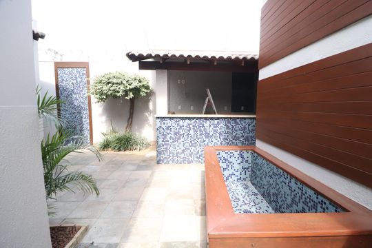 Área externa de casa para alugar com 4 quartos, 320m² em Tabajaras, Uberlândia