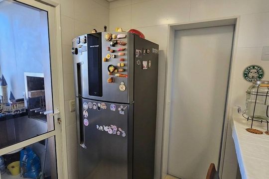 Cozinha de apartamento para alugar com 3 quartos, 94m² em Jardim Tupanci, Barueri