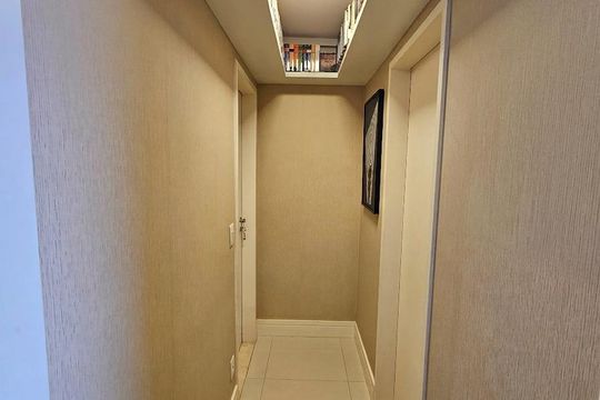 Corredor de apartamento para alugar com 3 quartos, 94m² em Jardim Tupanci, Barueri