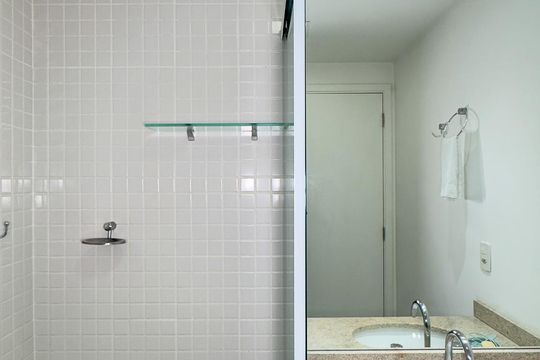 Banheiro de kitnet/studio à venda com 1 quarto, 38m² em Brooklin, São Paulo