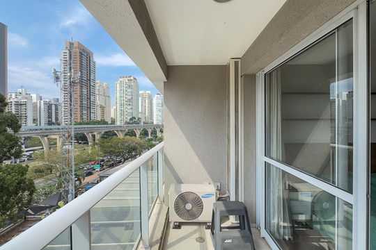 Varanda de kitnet/studio à venda com 1 quarto, 38m² em Brooklin, São Paulo
