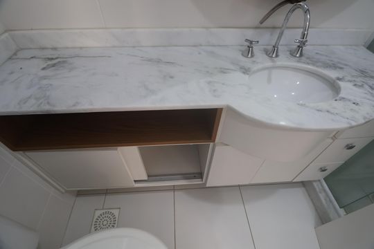 Banheiro  de apartamento para alugar com 2 quartos, 61m² em Marechal Rondon, Canoas