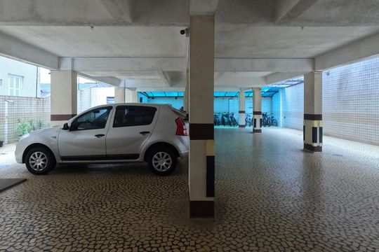 Área Comum - Garagem de apartamento para alugar com 2 quartos, 80m² em Pompéia, Santos