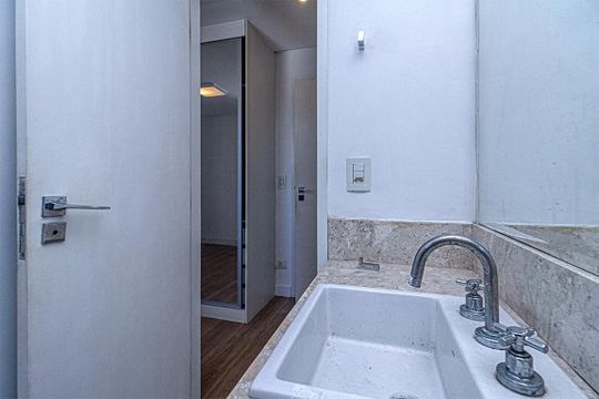 banheiro na suíte_4 de apartamento para alugar com 3 quartos, 80m² em Ipiranga, São Paulo
