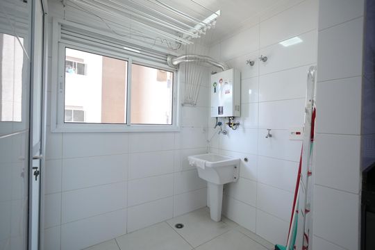 Área de Serviço de apartamento para alugar com 3 quartos, 96m² em Vila Scarpelli, Santo André