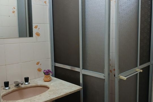 Banheiro de casa para alugar com 1 quarto, 50m² em Jardim Cambara, São Paulo