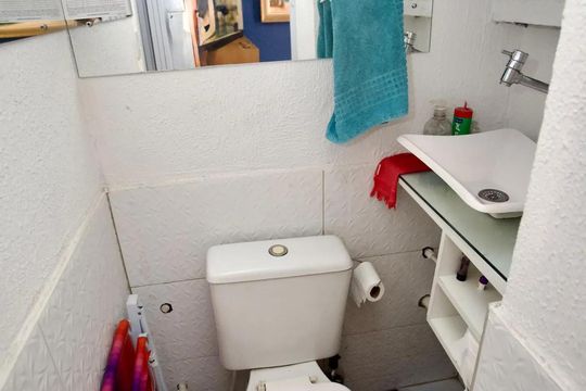 Lavabo de casa de condomínio à venda com 2 quartos, 100m² em Califórnia, Belo Horizonte