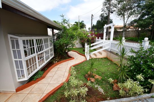 Quintal / Jardim de casa para alugar com 3 quartos, 143m² em Jardim do Sol, Campinas