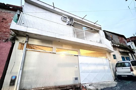 Fachada de casa à venda com 3 quartos, 120m² em Vila Buenos Aires, São Paulo