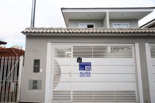 Fachada de casa para alugar com 3 quartos, 260m² em Umuarama, Osasco